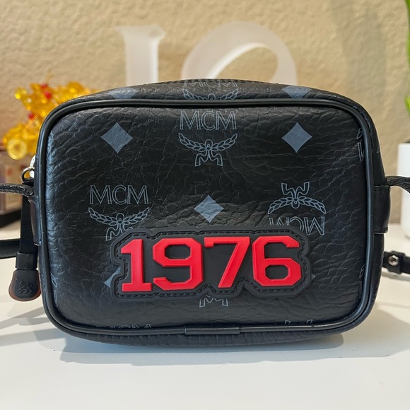 MCM LION PRINCESS SMALL SLING BAG - Picture 2 of 10